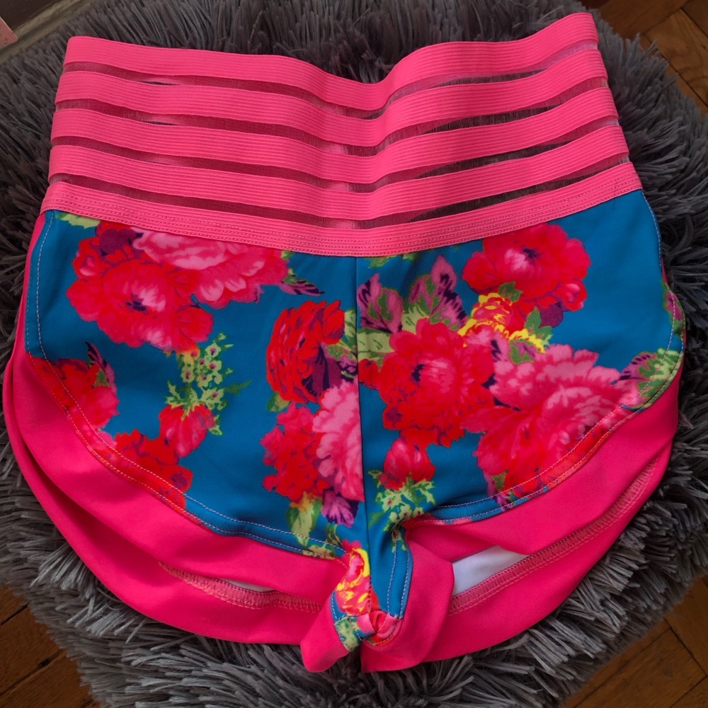 FASHION NOVA RUCHED BACK BOY SHORTS 🌈
